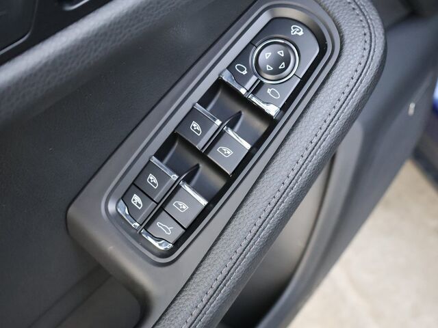 2024 Porsche Macan  Merriam KS