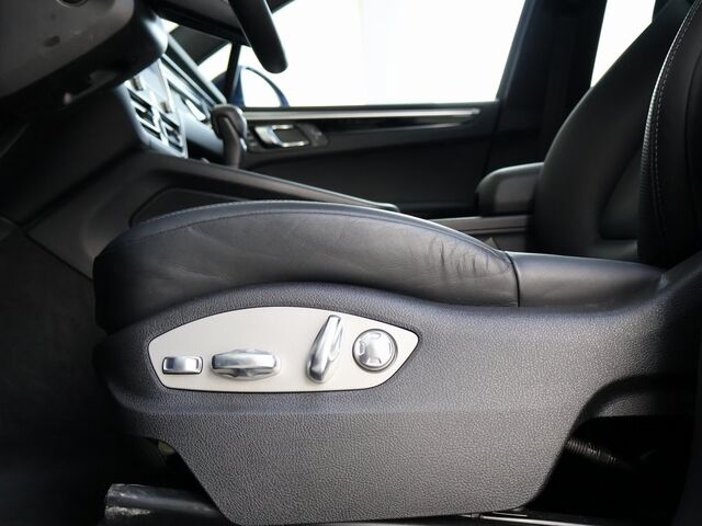 2024 Porsche Macan  Merriam KS