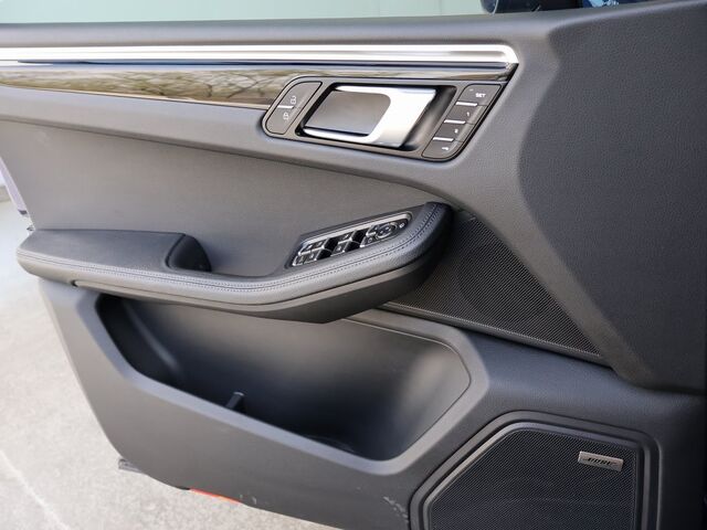 2024 Porsche Macan  Merriam KS