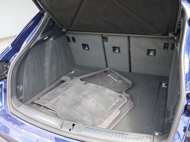 2024 Porsche Macan  Merriam KS