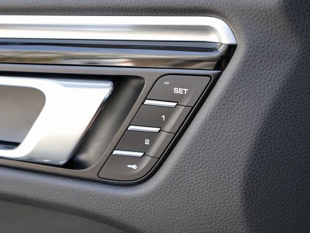 2024 Porsche Macan  Merriam KS