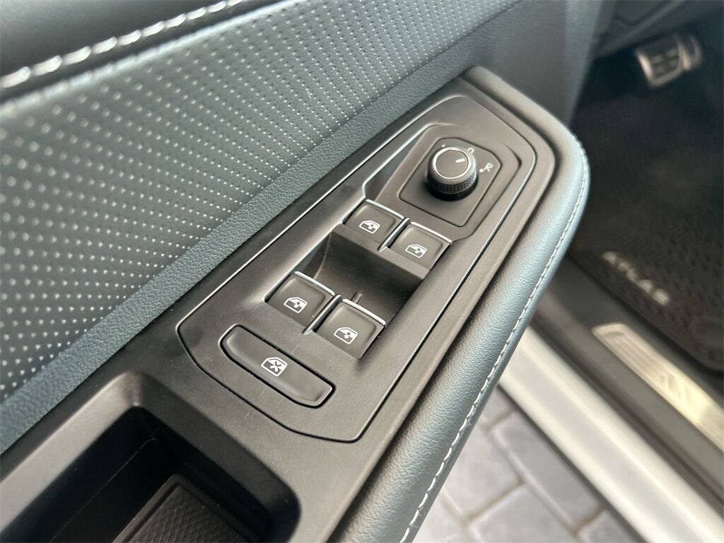 2024 Volkswagen Atlas Cross Sport 2.0T SEL R-Line Quincy MA