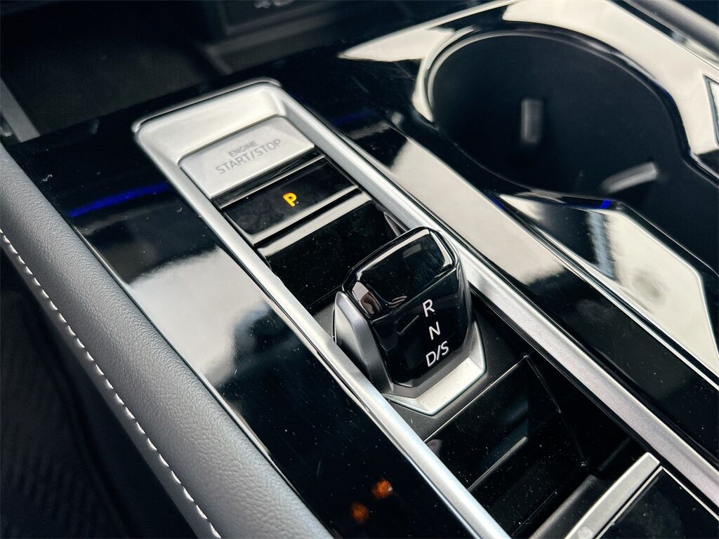 2024 Volkswagen Atlas Cross Sport 2.0T SEL R-Line Quincy MA