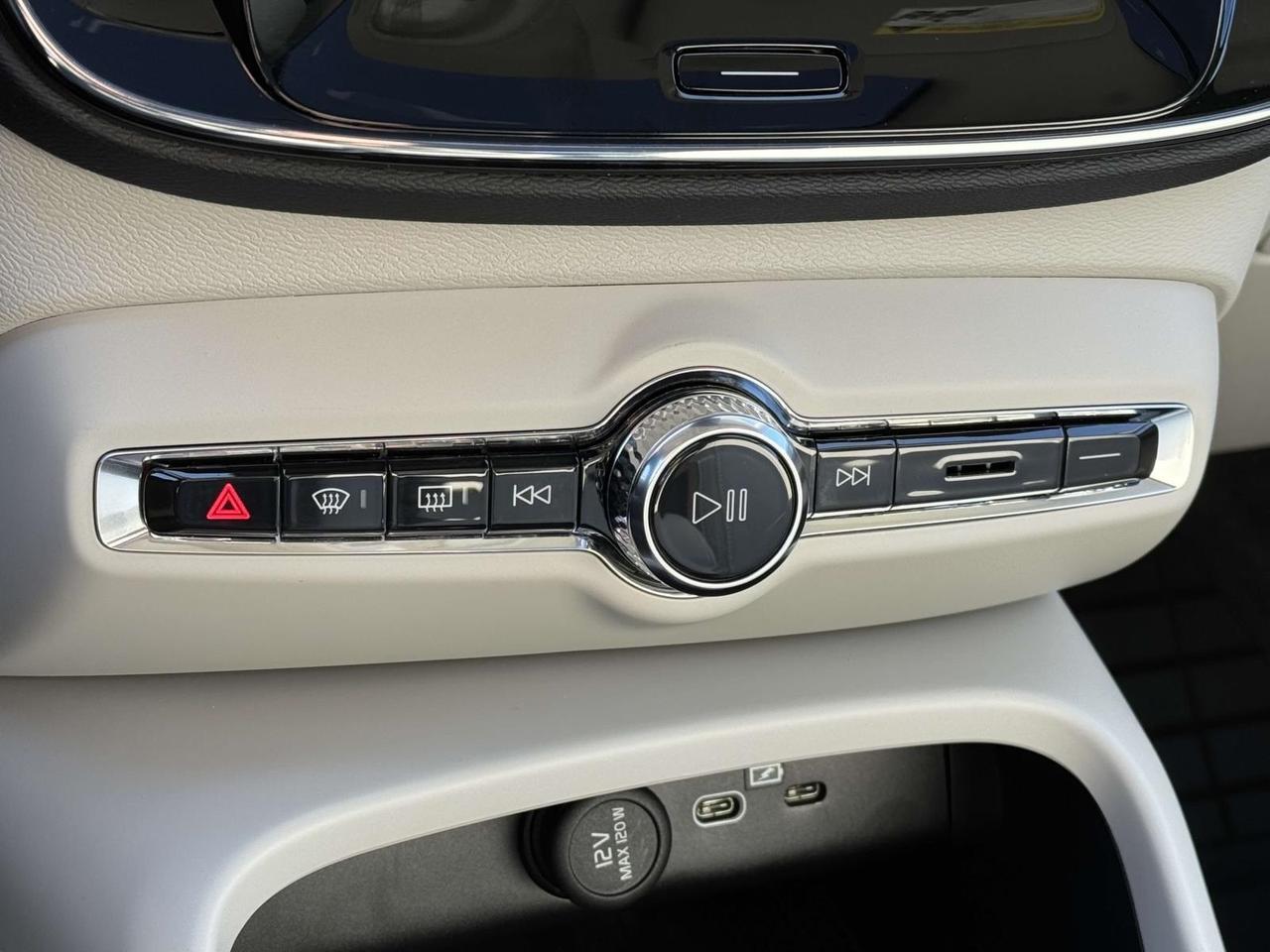 2024 Volvo XC40 Ultimate Fredericksburg VA