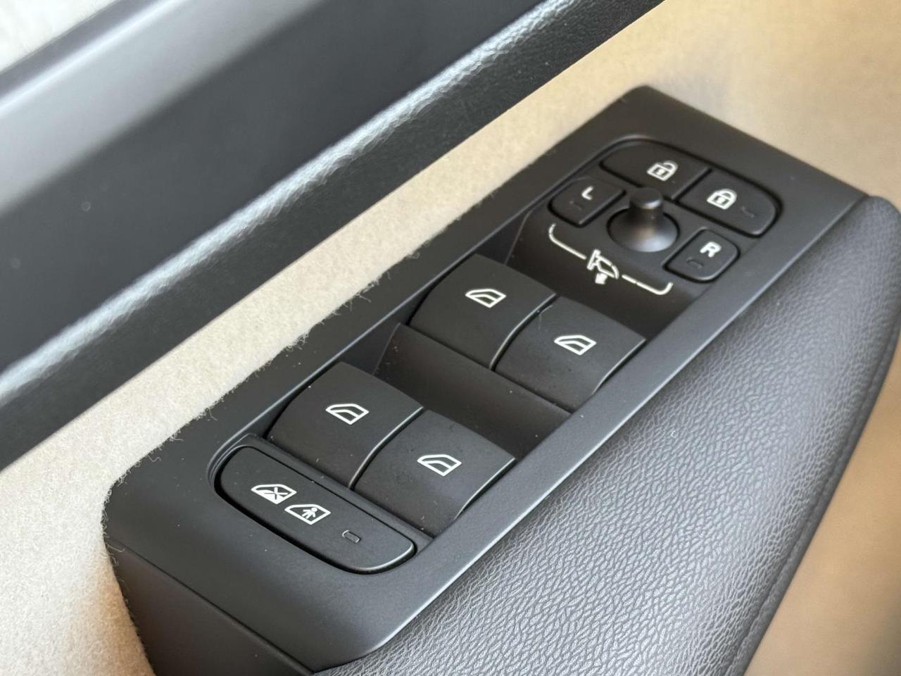 2024 Volvo XC40 Ultimate Fredericksburg VA