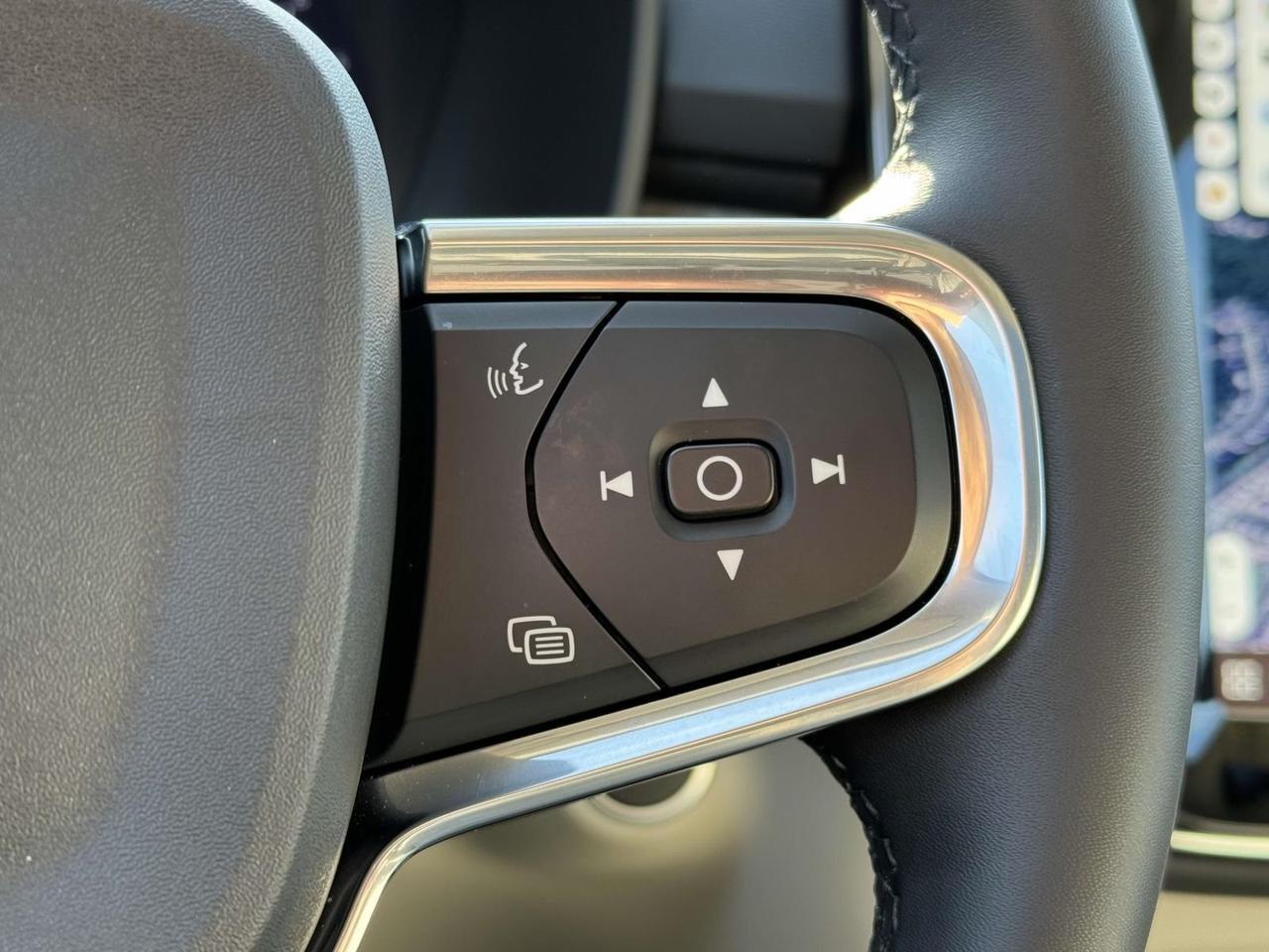 2024 Volvo XC40 Ultimate Fredericksburg VA