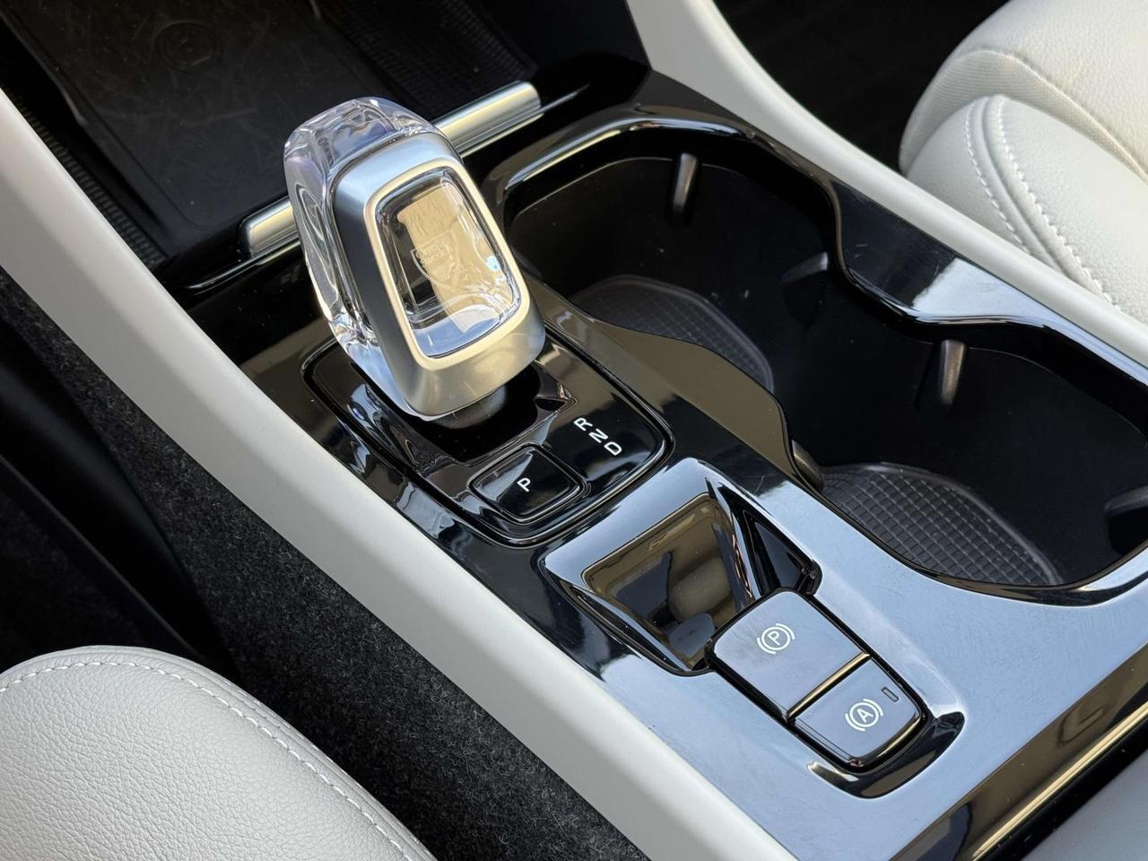 2024 Volvo XC40 Ultimate Fredericksburg VA