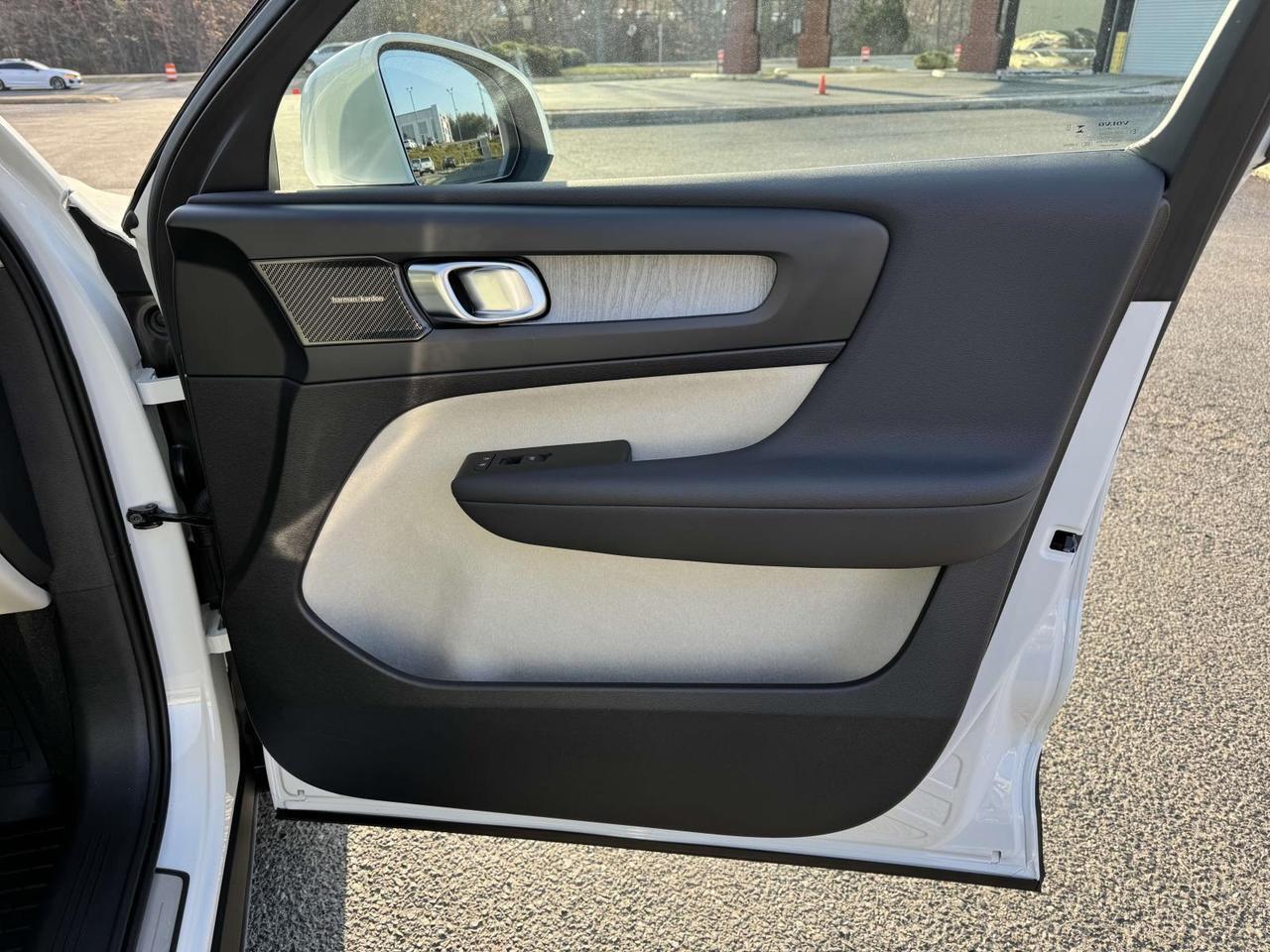 2024 Volvo XC40 Ultimate Fredericksburg VA