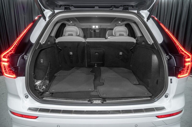 2024 Volvo XC60 Recharge Plug-In Hybrid Ultimate Dark Theme Peoria AZ