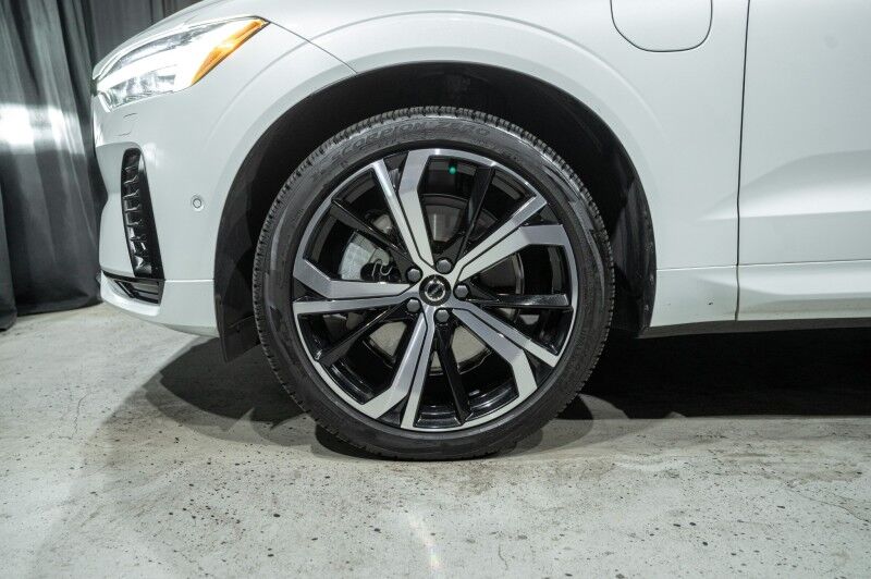 2024 Volvo XC60 Recharge Plug-In Hybrid Ultimate Dark Theme Peoria AZ