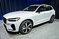 2024 Volvo XC60 Recharge Plug-In Hybrid Ultimate Dark Theme