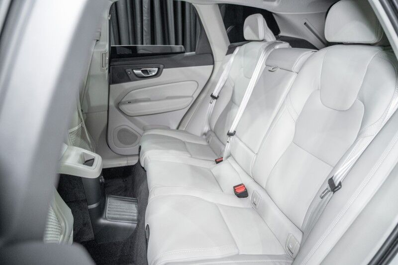 2024 Volvo XC60 Recharge Plug-In Hybrid Ultimate Dark Theme Peoria AZ