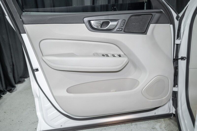 2024 Volvo XC60 Recharge Plug-In Hybrid Ultimate Dark Theme Peoria AZ