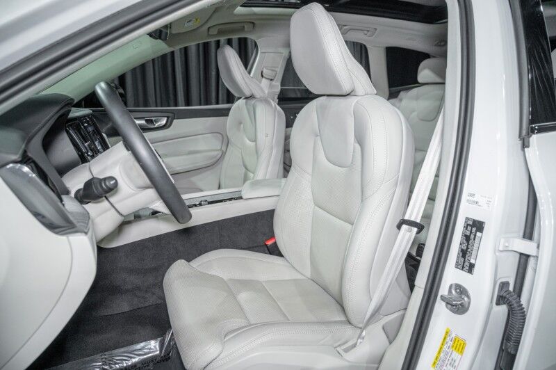 2024 Volvo XC60 Recharge Plug-In Hybrid Ultimate Dark Theme Peoria AZ