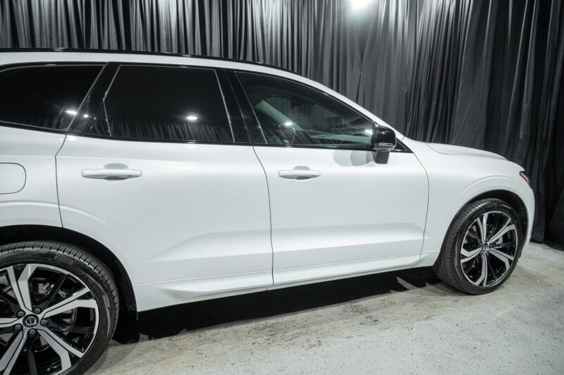 2024 Volvo XC60 Recharge Plug-In Hybrid Ultimate Dark Theme Peoria AZ