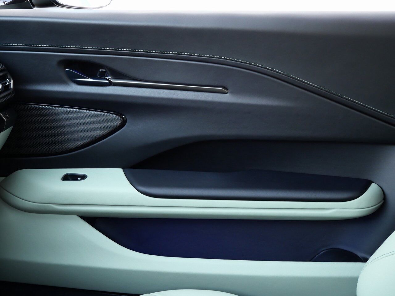 2025 Aston Martin Vantage Lawrence KS