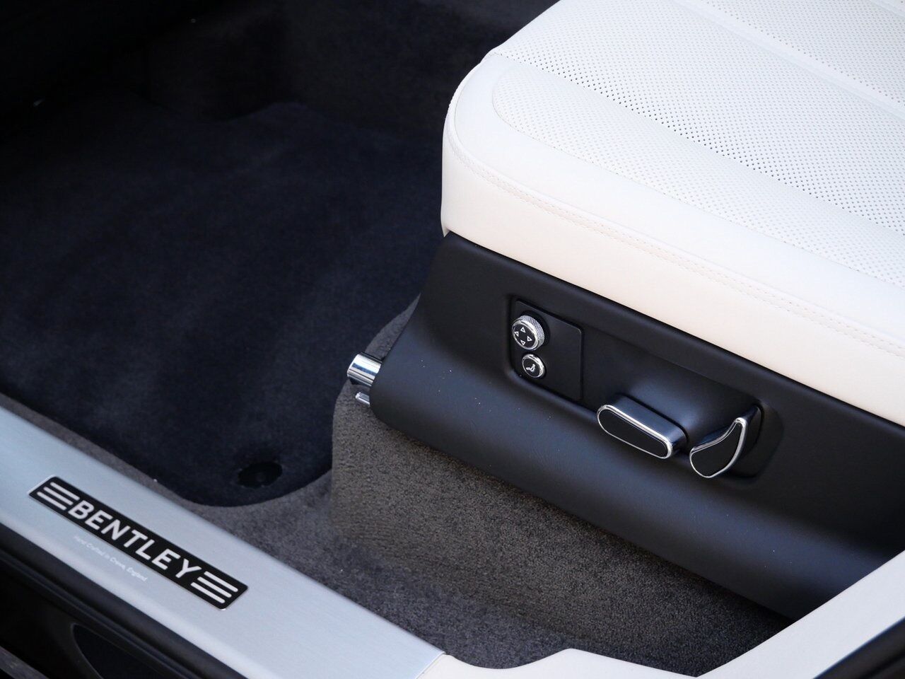 2025 Bentley Bentayga EWB Lawrence KS