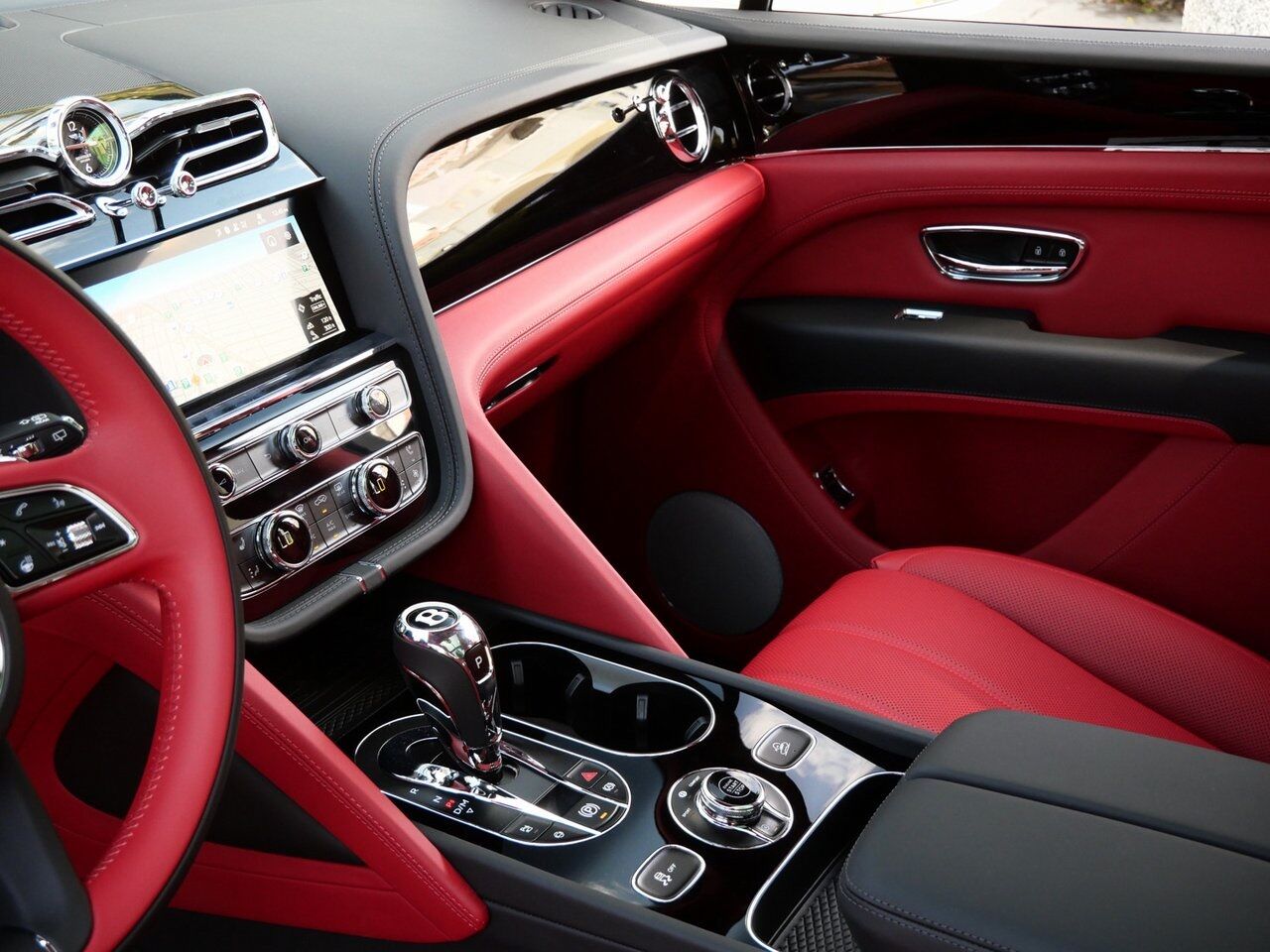 2025 Bentley Bentayga V8 Lawrence KS