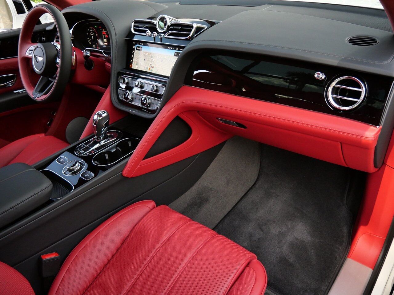 2025 Bentley Bentayga V8 Lawrence KS