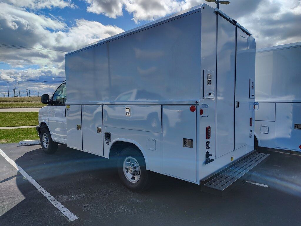 2025 Chevrolet Express 3500 Work Van Green Bay WI