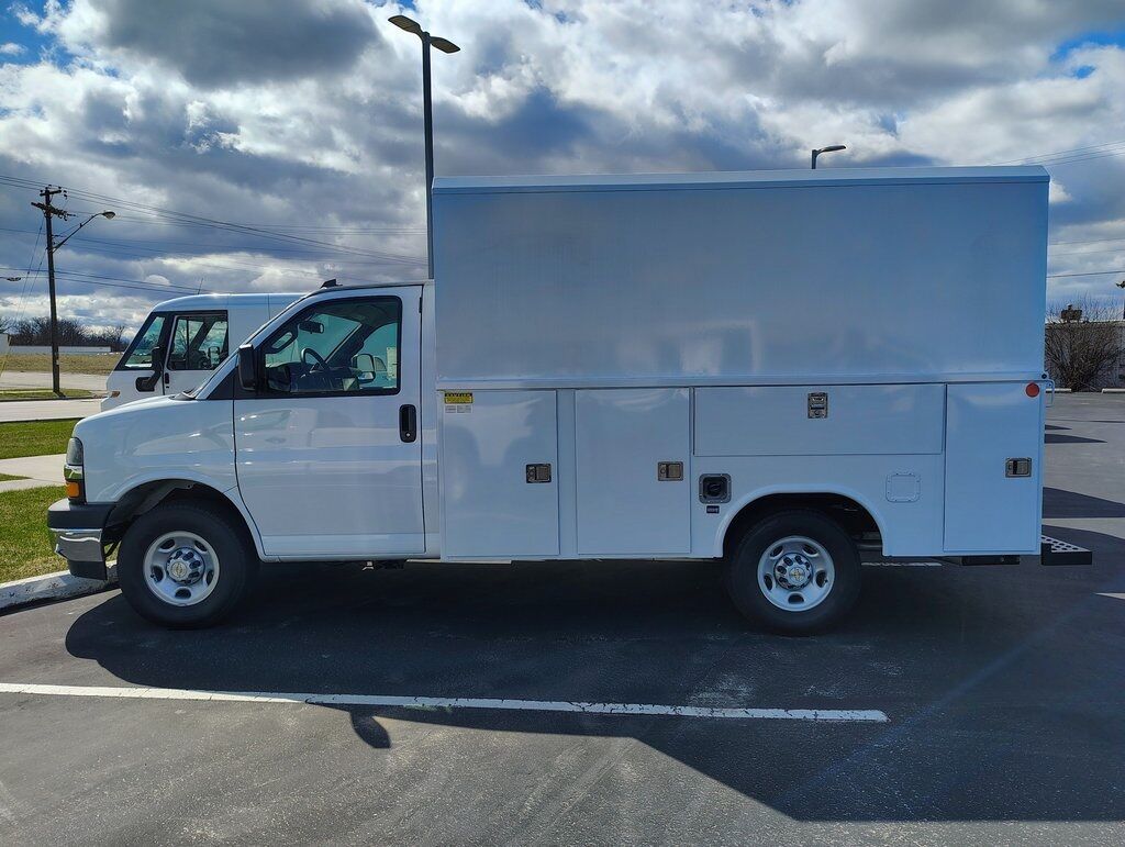 2025 Chevrolet Express 3500 Work Van Green Bay WI