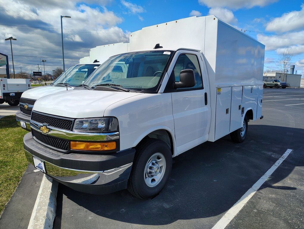 2025 Chevrolet Express 3500 Work Van Green Bay WI