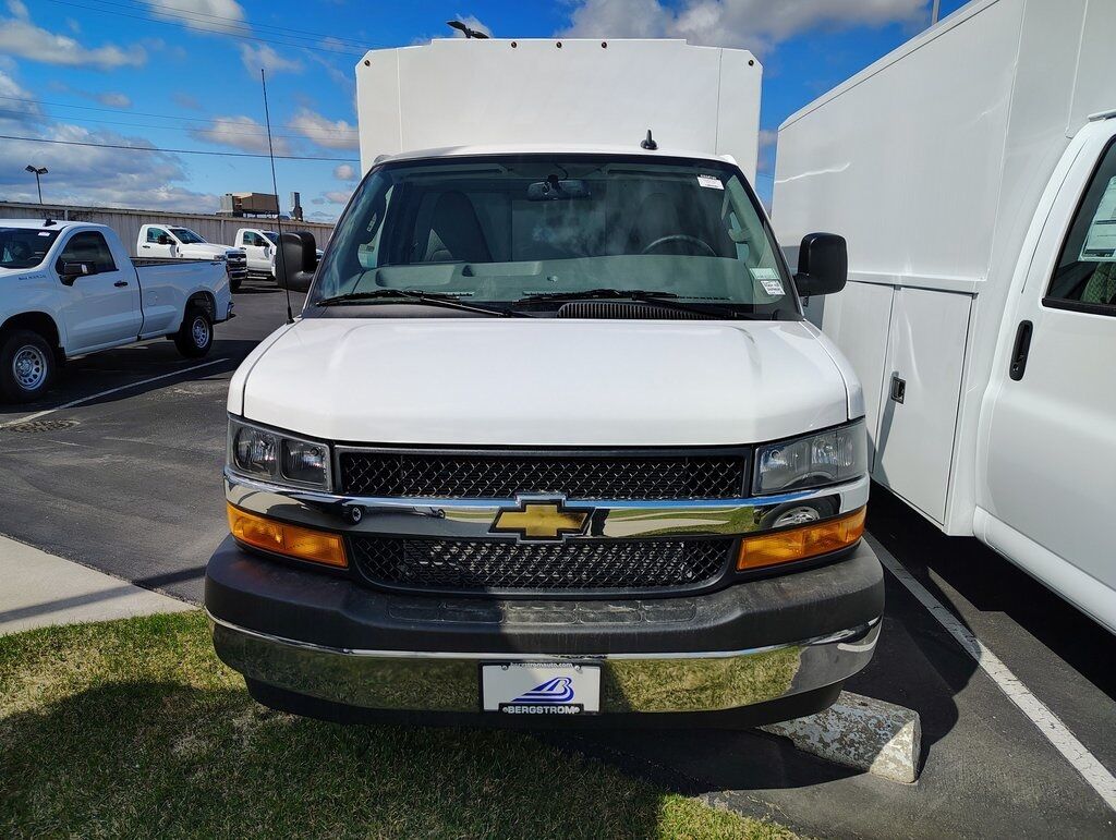 2025 Chevrolet Express 3500 Work Van Green Bay WI