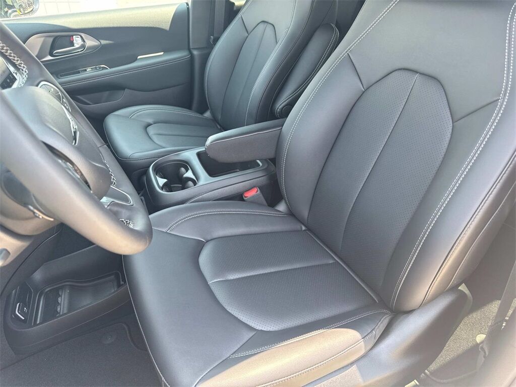 2025 Chrysler Pacifica Quincy MA
