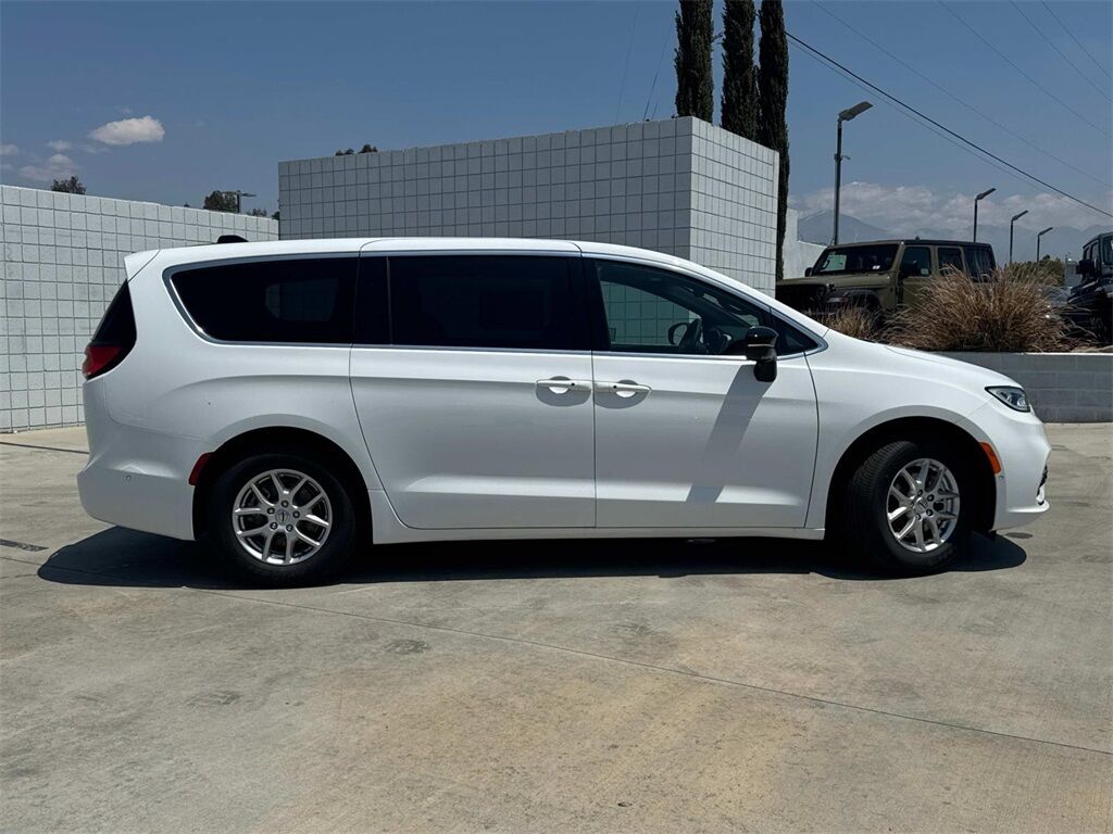 2025 Chrysler Pacifica Quincy MA