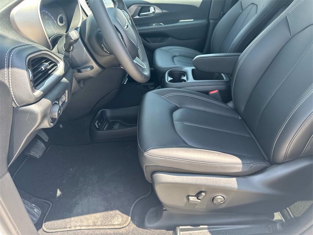 2025 Chrysler Pacifica Quincy MA
