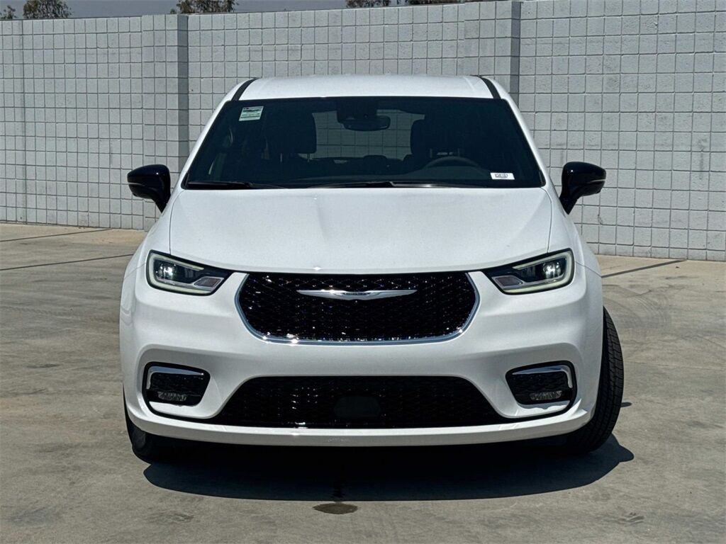 2025 Chrysler Pacifica Quincy MA