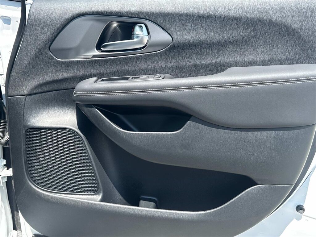 2025 Chrysler Pacifica Quincy MA