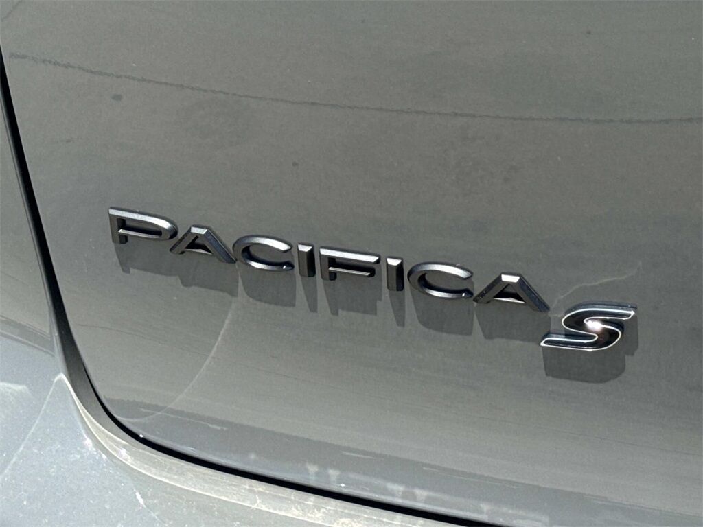 2025 Chrysler Pacifica Limited Quincy MA