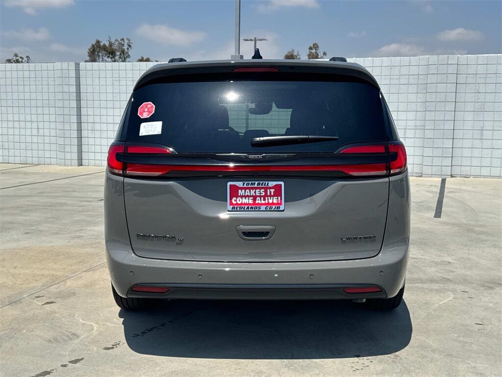 2025 Chrysler Pacifica Limited Quincy MA