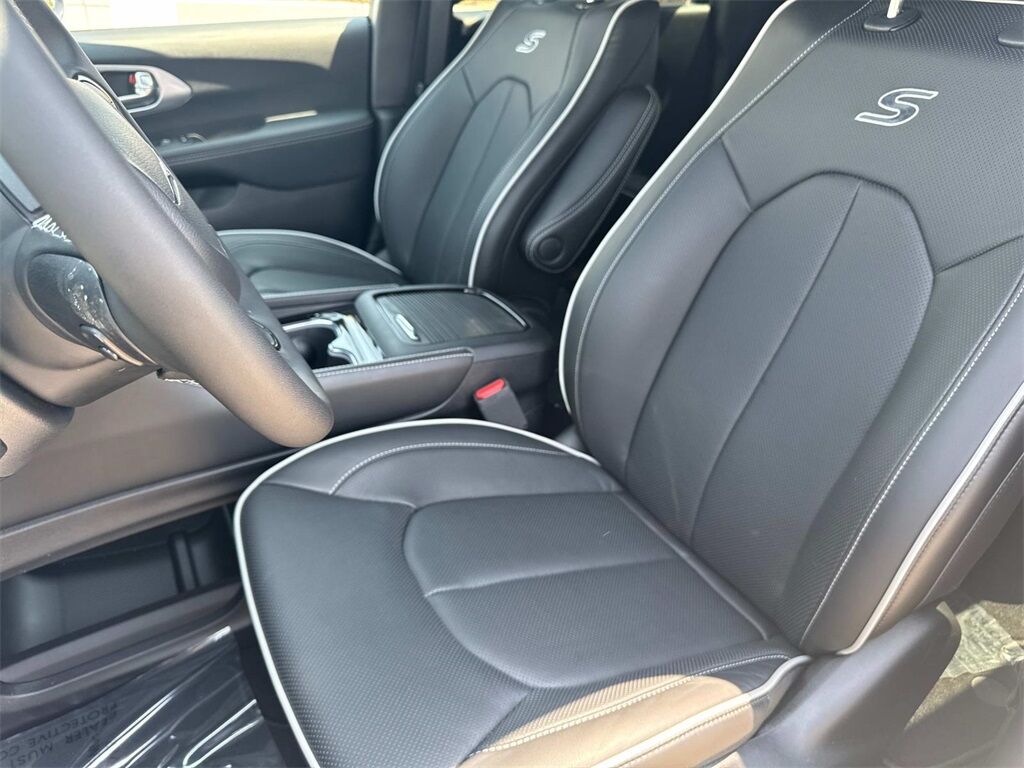 2025 Chrysler Pacifica Limited Quincy MA