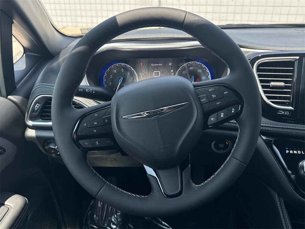 2025 Chrysler Pacifica Limited Quincy MA