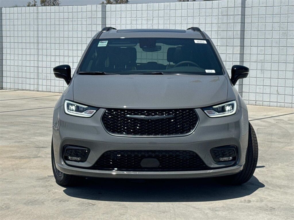 2025 Chrysler Pacifica Limited Quincy MA