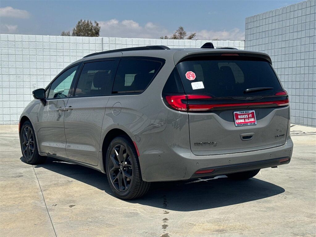 2025 Chrysler Pacifica Limited Quincy MA