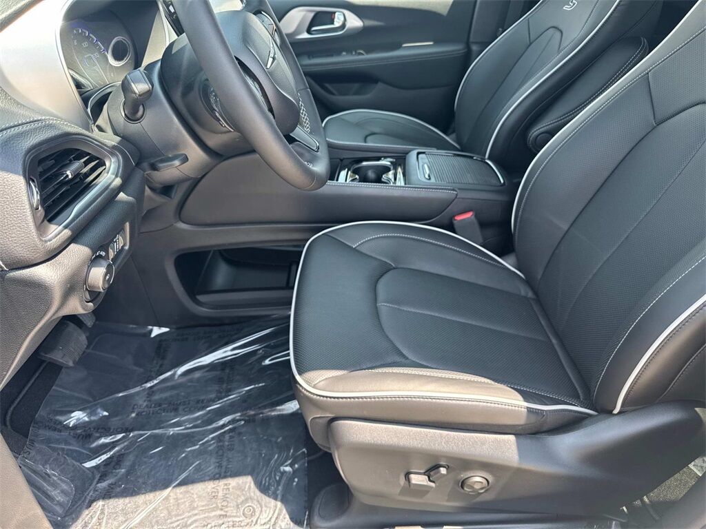 2025 Chrysler Pacifica Limited Quincy MA