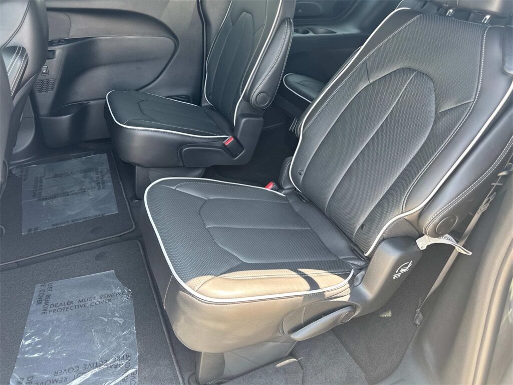 2025 Chrysler Pacifica Limited Quincy MA