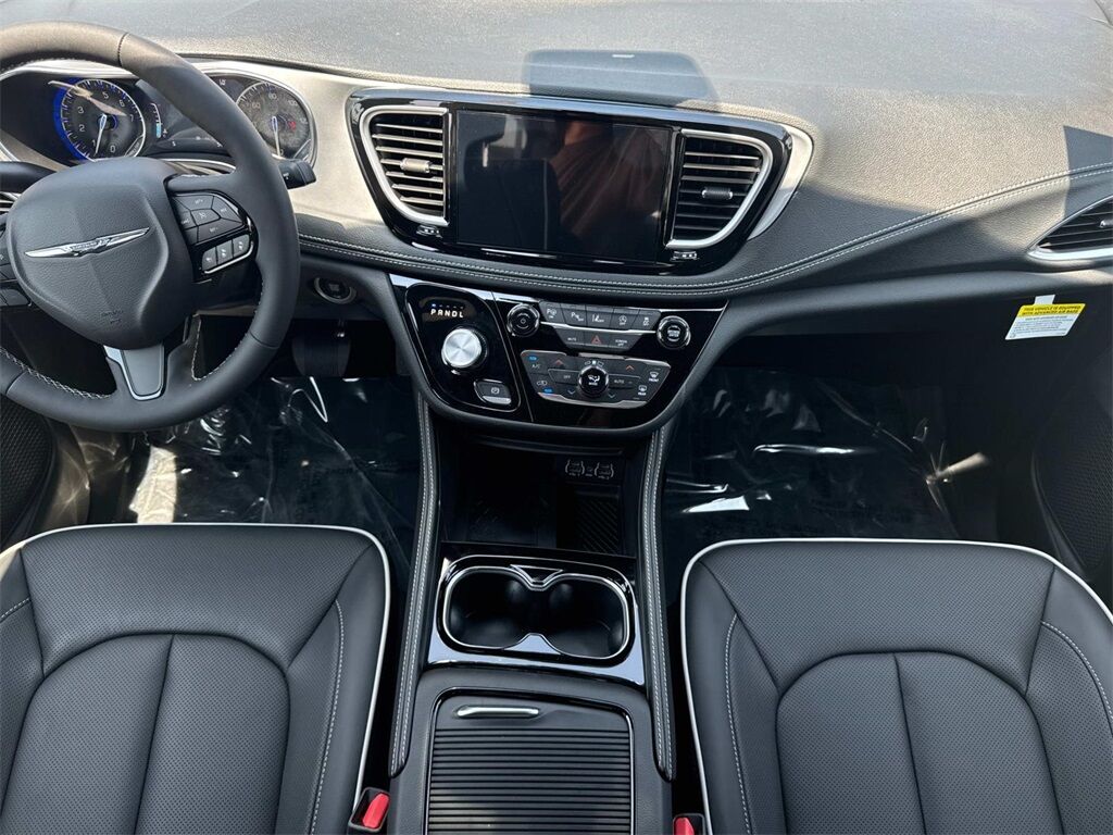 2025 Chrysler Pacifica Limited Quincy MA