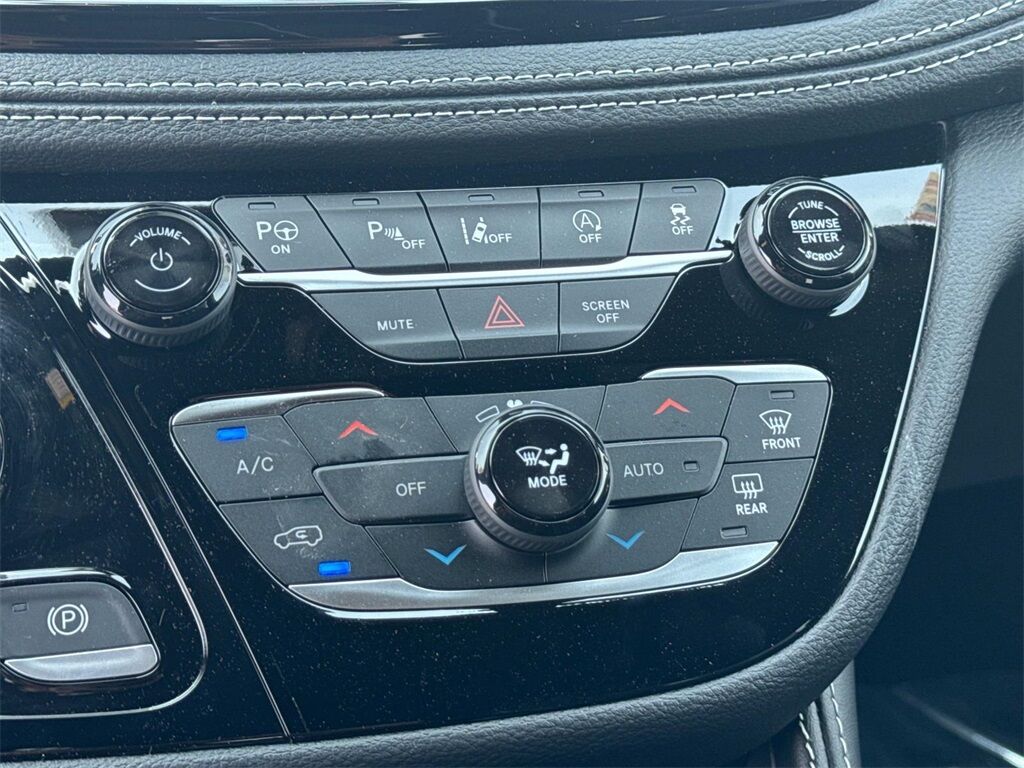 2025 Chrysler Pacifica Limited Quincy MA