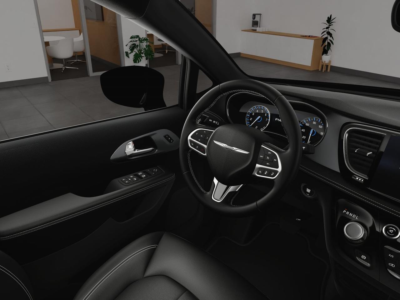 2025 Chrysler Pacifica Select Bayside NY