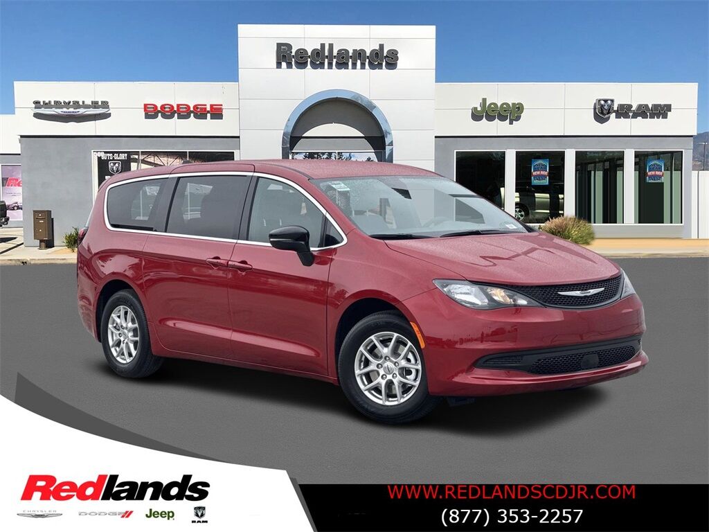 2025 Chrysler Voyager LX