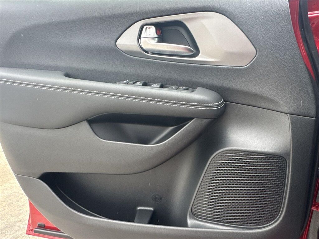 2025 Chrysler Voyager LX Quincy MA