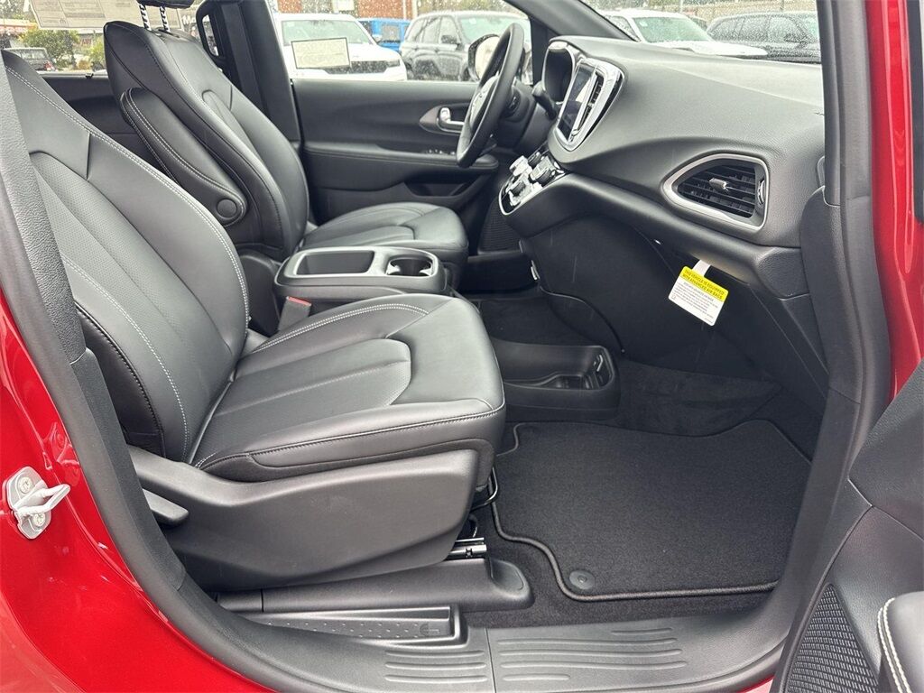 2025 Chrysler Voyager LX Quincy MA