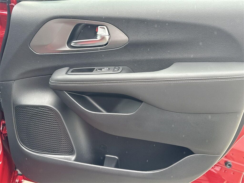 2025 Chrysler Voyager LX Quincy MA