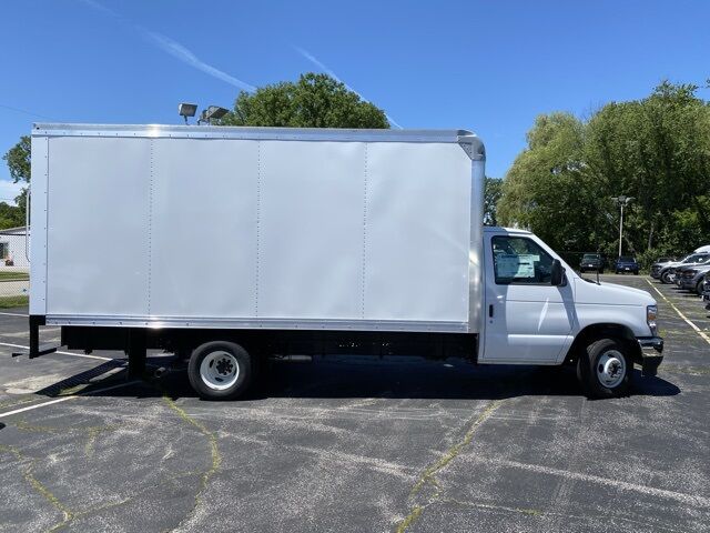 2025 Ford E-350SD Base Green Bay WI