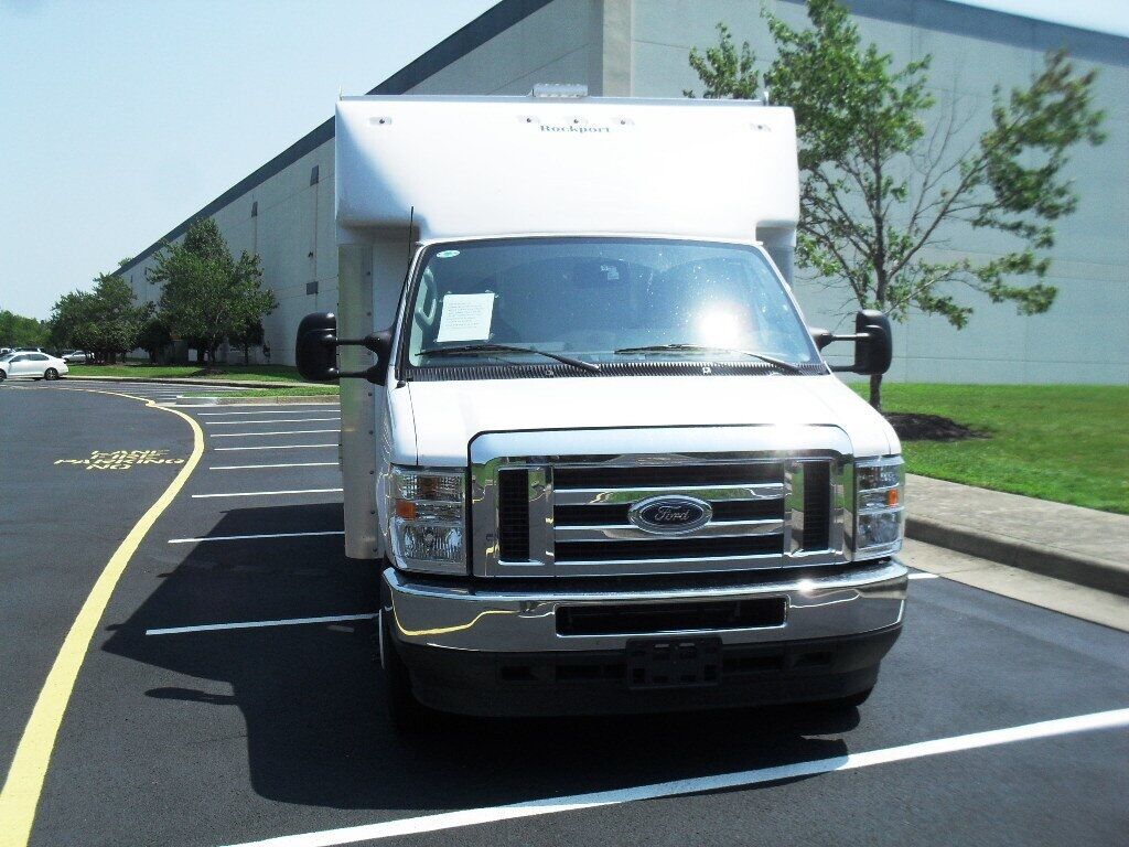2025 Ford E-450SD Base