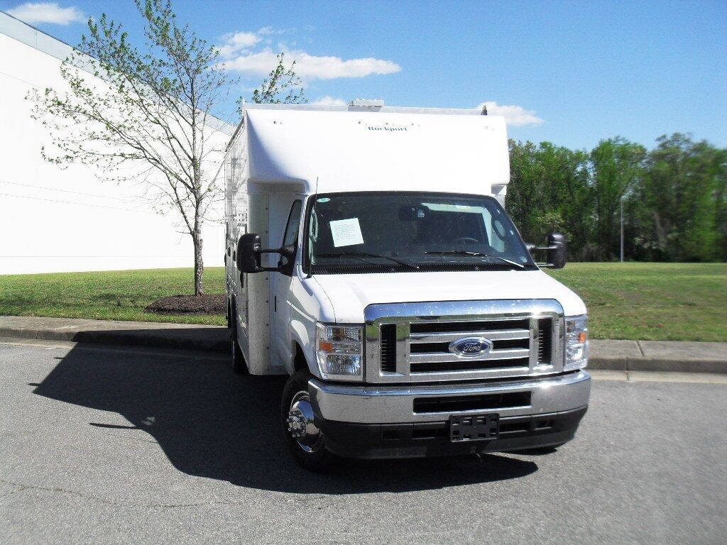 2025 Ford E-450SD Base